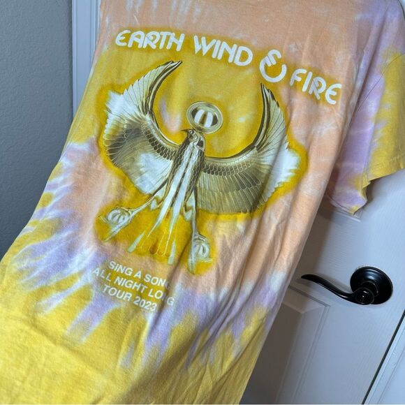 Earth Wind & Fire Tie Dye Sing A Song All Night Long Tour 2023 Graphic Tee Sz L - Picture 2 of 7